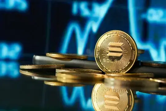 Solana Holds Multi-Year Support as Market Tension Rises